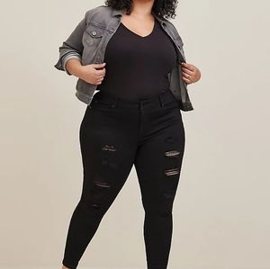 Torrid size 22T bombshell skinny black distressef